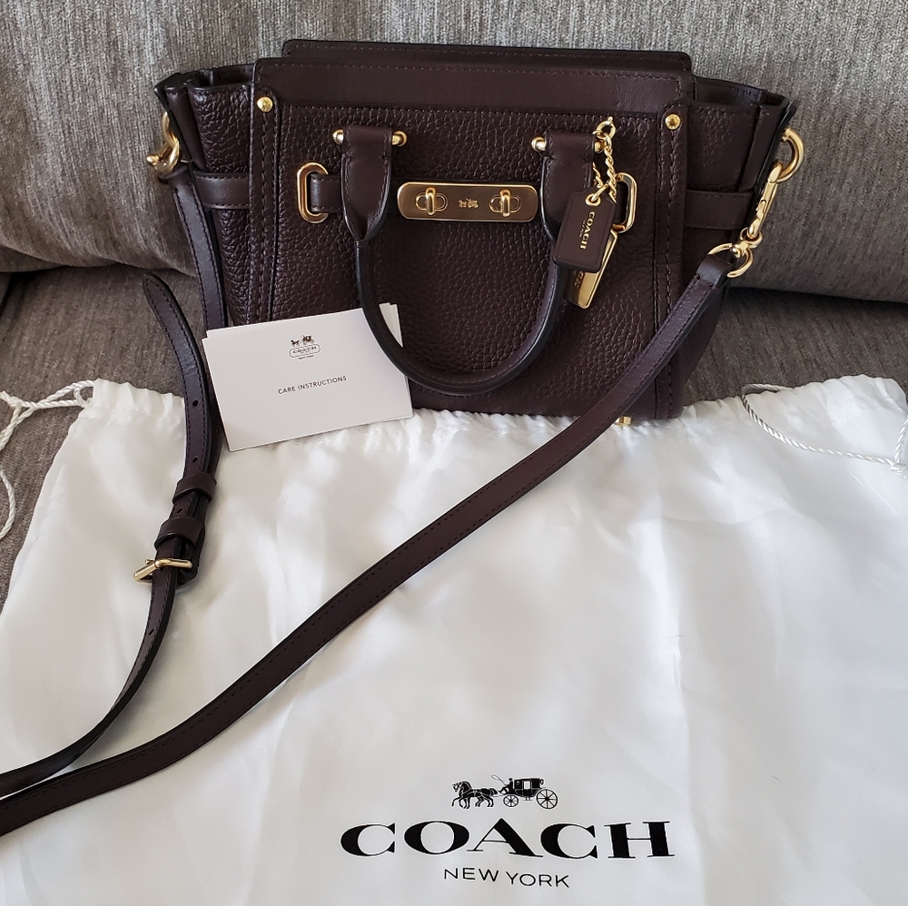 COACH Swagger 20 Satchel